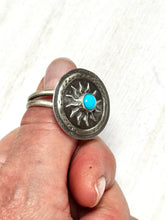 Load image into Gallery viewer, Repousse’ Sun with Kingman Turquoise Ring Size 10
