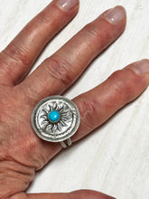 Load image into Gallery viewer, Repousse’ Sun with Kingman Turquoise Ring Size 10
