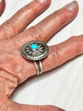 Load image into Gallery viewer, Repousse’ Sun with Kingman Turquoise Ring Size 10
